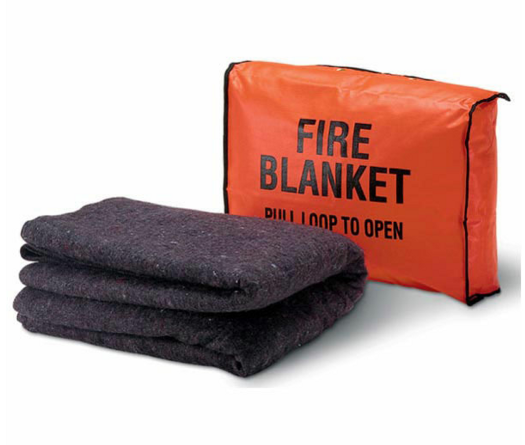 Противопожарное одеяло. Огнестойкое одеяло. Огнеупорное одеяло для пожарных. Fire blanket. Огнеупорные покрывала.